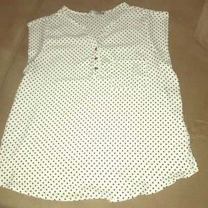 Casual polka dot top with left front pocket